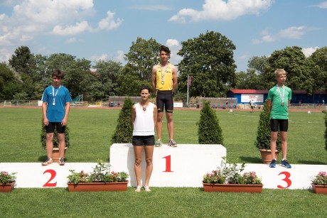 Tizenöt ARAK érem az újonc és serdülő bajnokságról